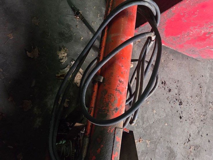 14'-killbros-hydraulic-drive-auger-for-gravity-wagon-image-6