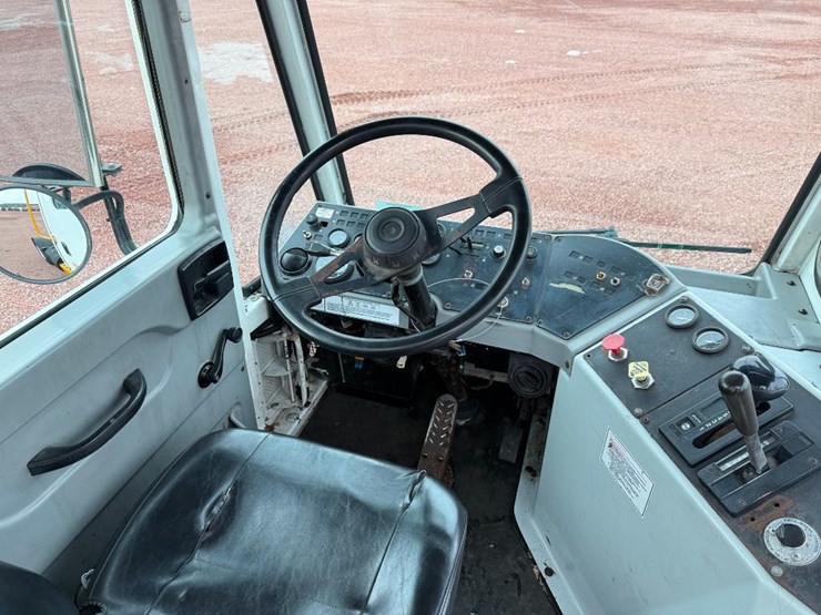 2013-kalmar-ottawa-4x2-image-40