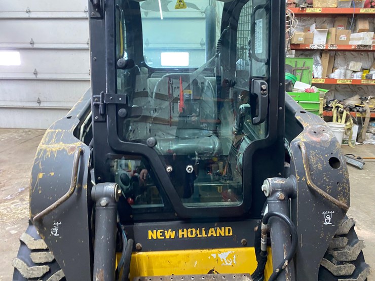 new-holland-l220-image-9