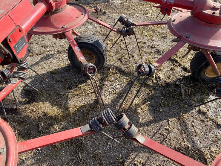 new-holland-163-image-6