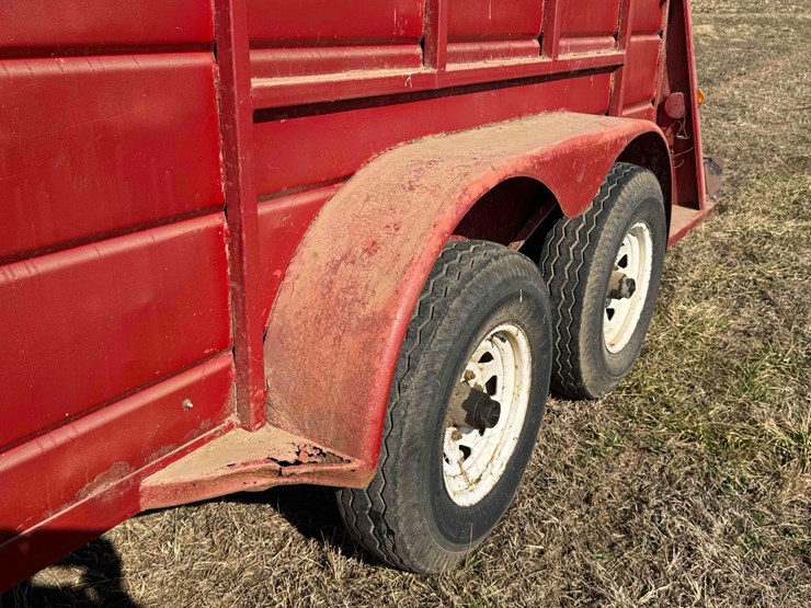 1992-wilro-livestock-trailer,-steel,-20'-x-6-1/2'-,-cut-gate,-**-titled-**-image-8