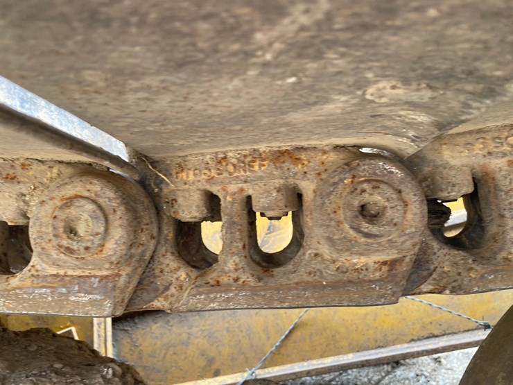 2005-deere-700h-image-55