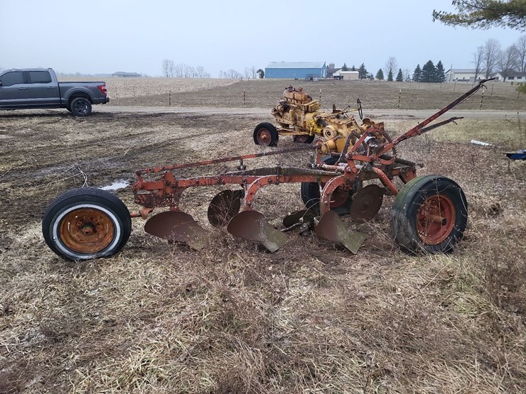 cockshutt-3-bottom-pull-type-moldboard-plow-image-4