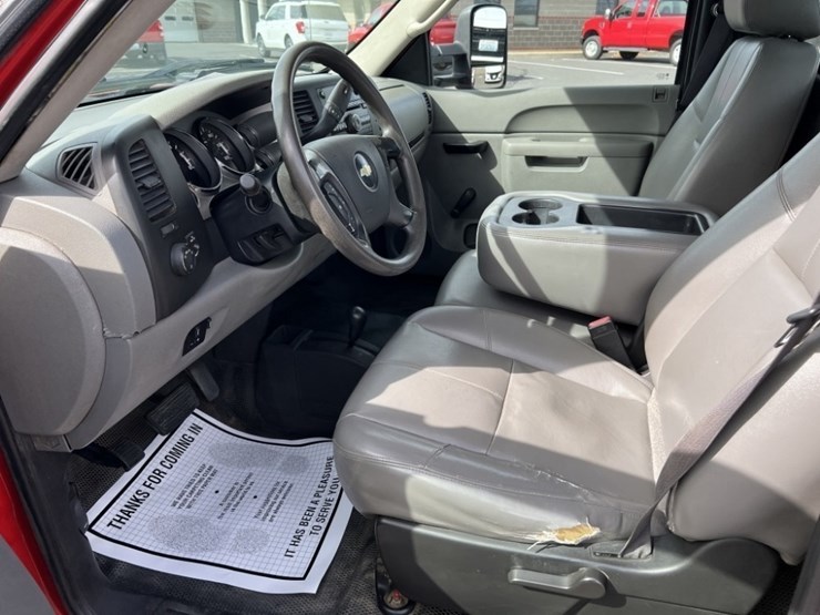 2011-chevrolet-silverado-2500-image-33