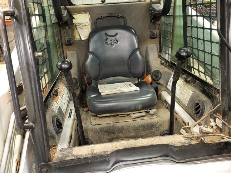 2012-bobcat-t190-image-32