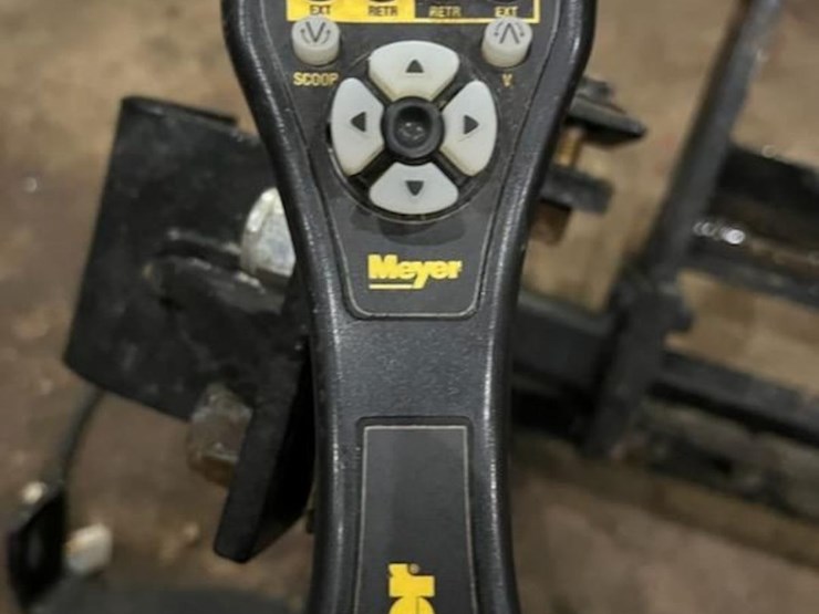 meyer-super-v2--snow-blade-w/truck-mounts-image-9