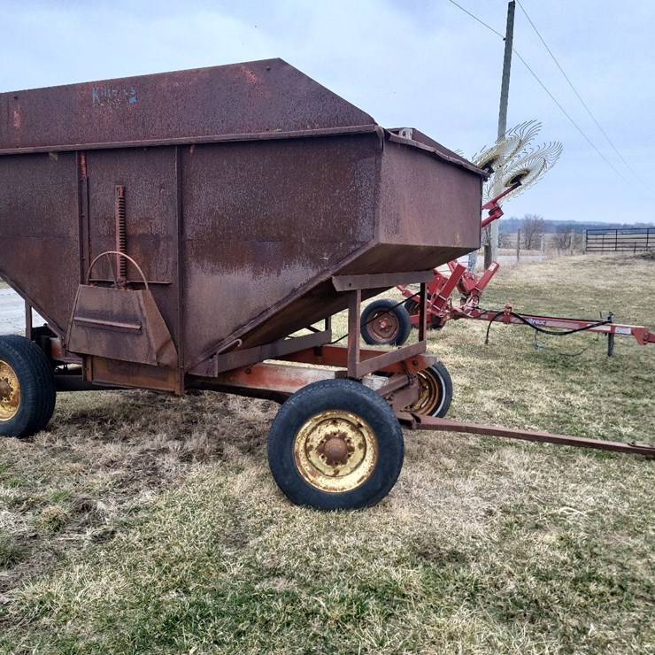 Hopper Wagon w/John Deere Running Gear