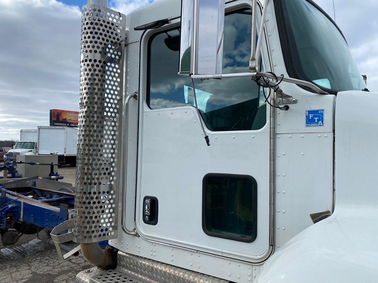 2012-kenworth-t370-image-9