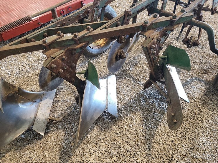 john-deere-3-bottom-pull-type-moldboard-plow-w/coulters-image-4