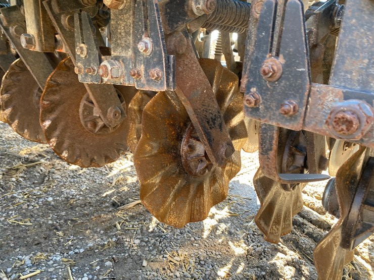 great-plains-solid-stand-30-image-18