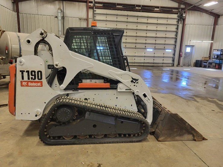 2012-bobcat-t190-image-6