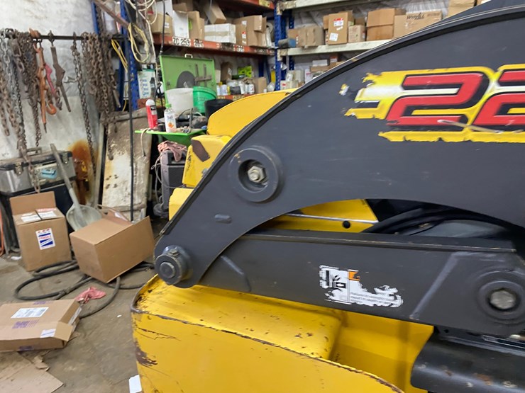 new-holland-l220-image-5