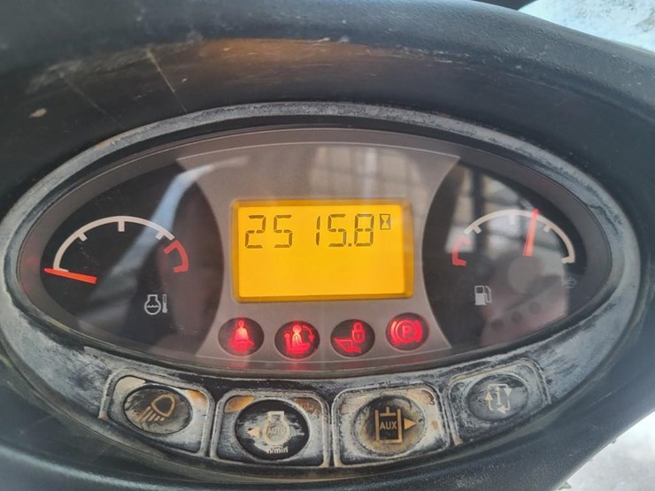 2017-bobcat-t630-image-39