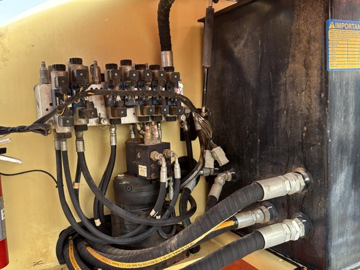 2005-jlg-400s-image-37