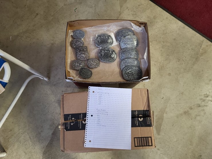 assorted-hesston-belt-buckles-image-1