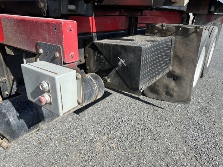 1998-peterbilt-357-image-13