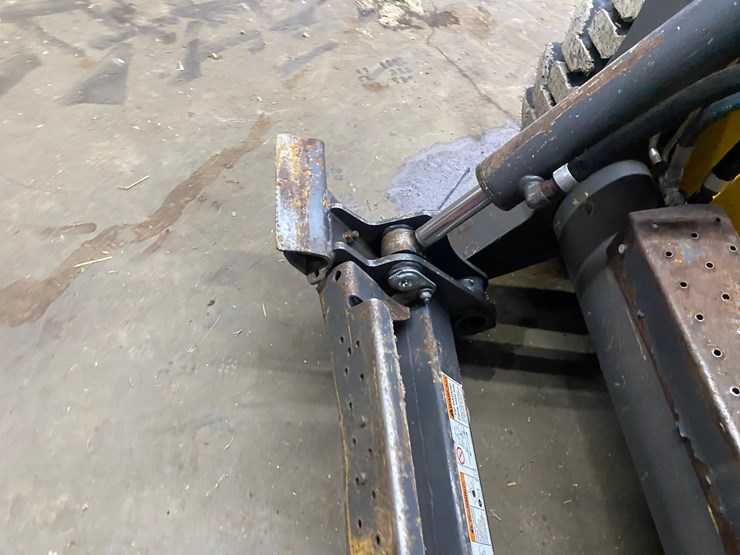 new-holland-l220-image-51