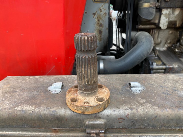 massey-ferguson-1135-image-8