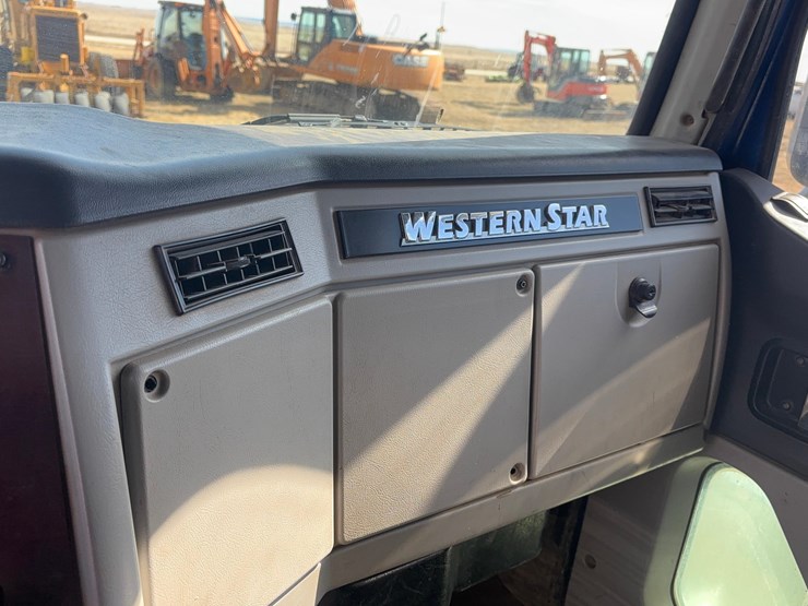 2013-western-star-4900-image-33