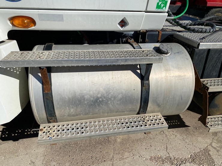 2011-international-prostar-image-32