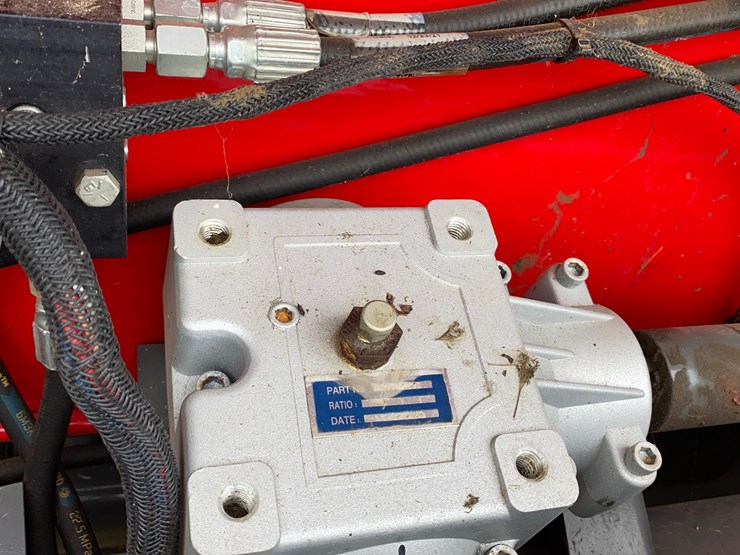 2024-massey-ferguson-1745d-image-35