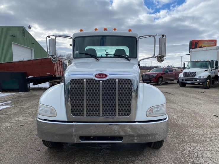 2016-peterbilt-325-image-2