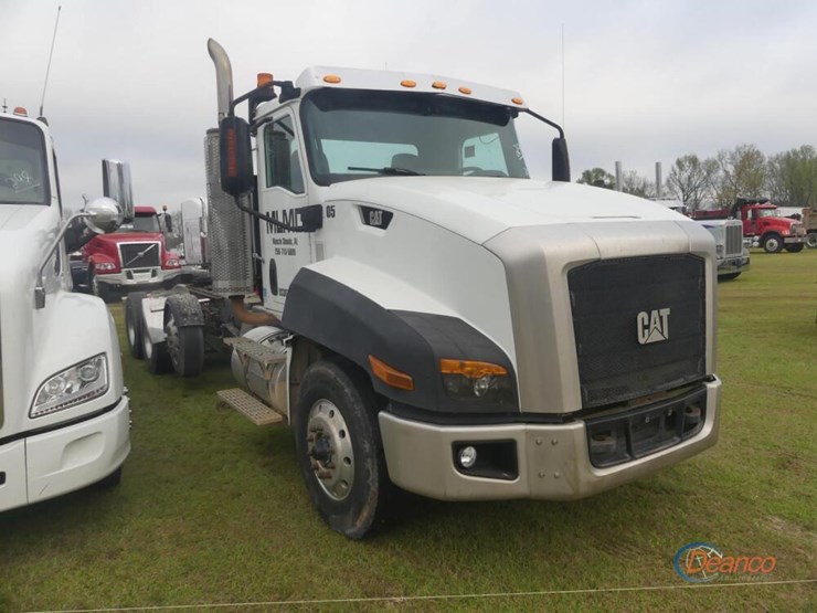 2013-caterpillar-ct660l-image-1