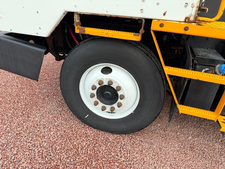 2013-kalmar-ottawa-4x2-image-9