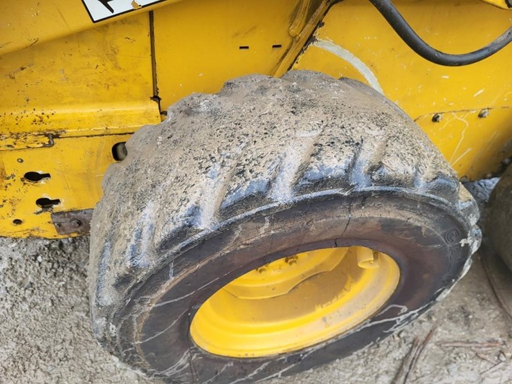 john-deere-320-image-29