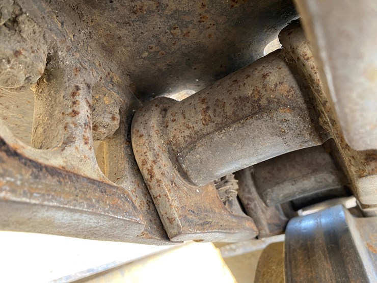 2005-deere-700h-image-62