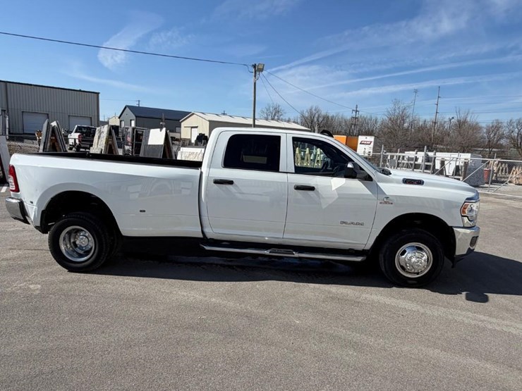 2022-dodge-3500-image-4