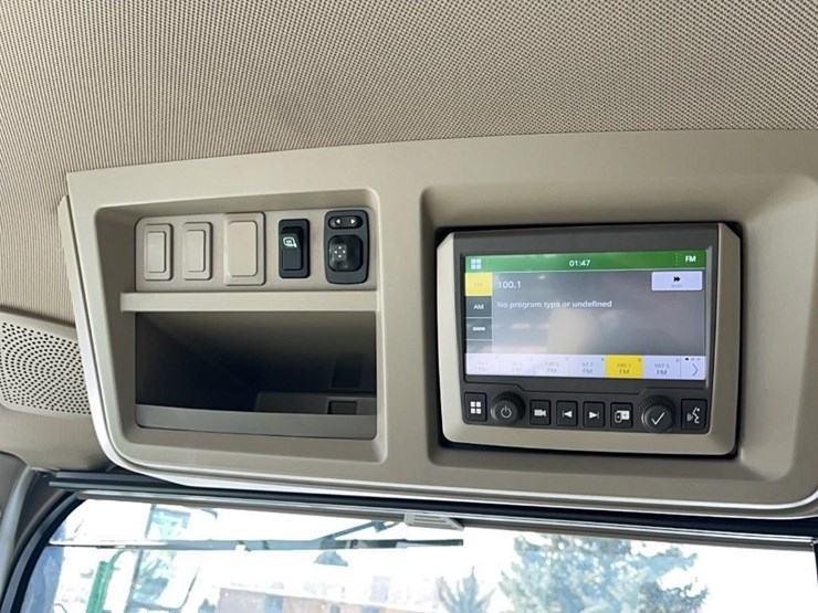 2023-john-deere-410r-image-24