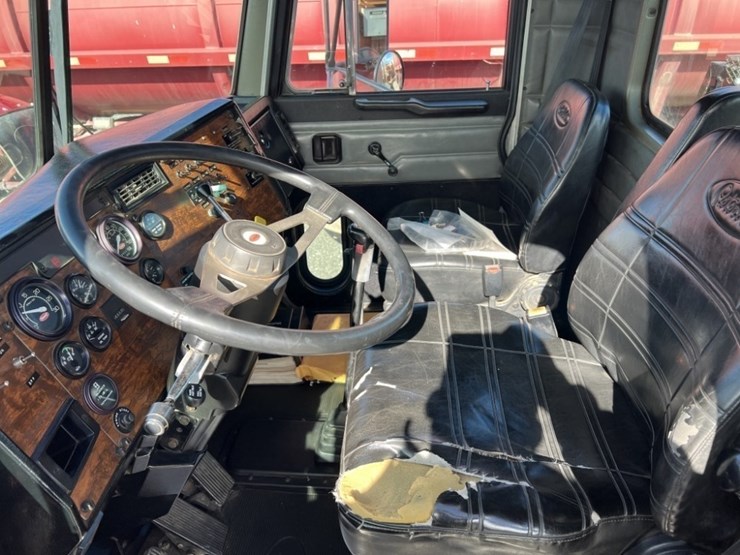 1998-peterbilt-357-image-68