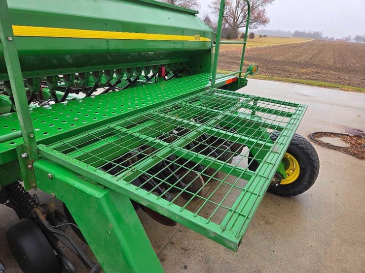 john-deere-1590-image-40