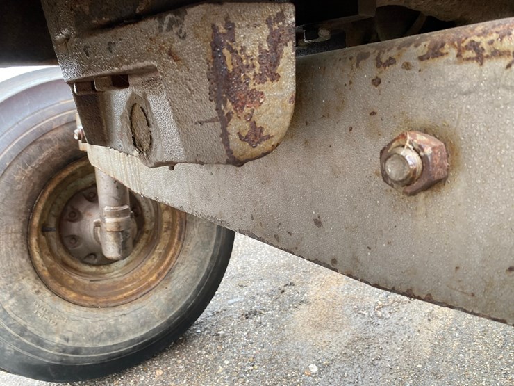 massey-ferguson-1135-image-12