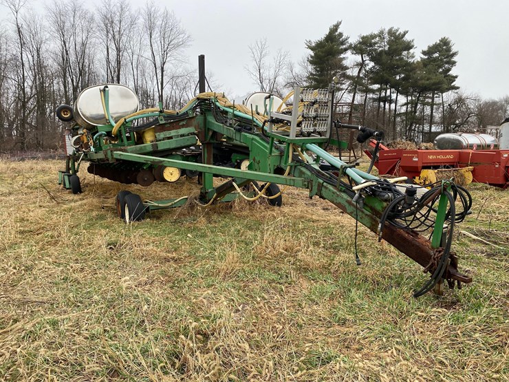 kinze-24-row-planter-image-1