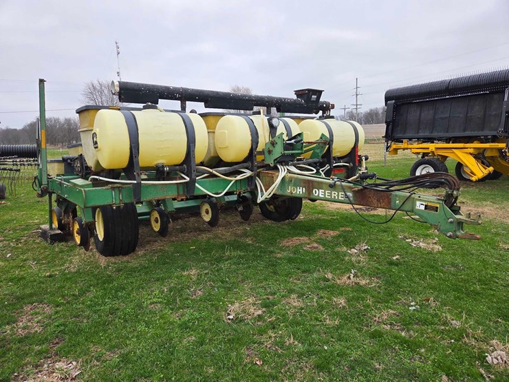 john-deere-7240-image-1