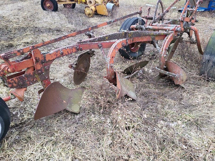 cockshutt-3-bottom-pull-type-moldboard-plow-image-11