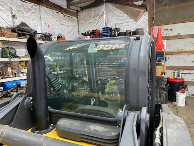 new-holland-l220-image-46