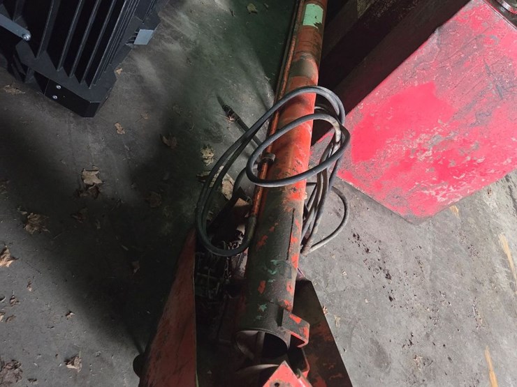 14'-killbros-hydraulic-drive-auger-for-gravity-wagon-image-1