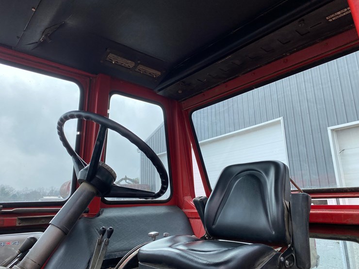 massey-ferguson-1135-image-56