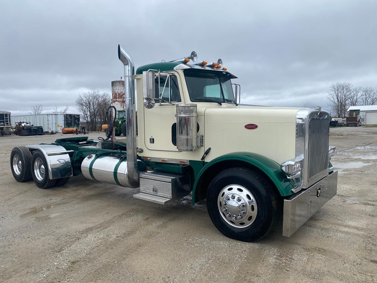 2002-peterbilt-379-image-1
