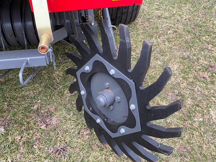 2024-massey-ferguson-1745d-image-12