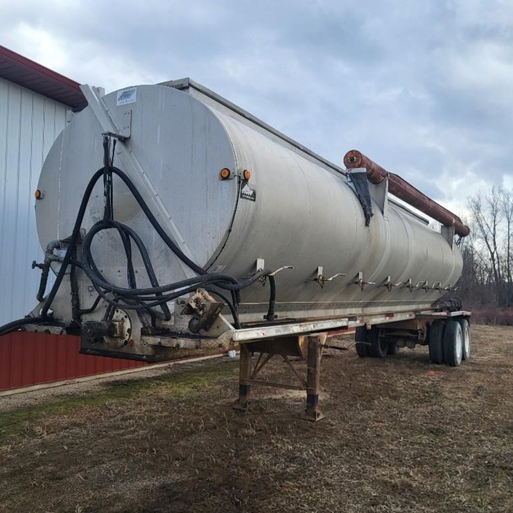 1996 Warren Tandem Axle Feed Semi Trailer