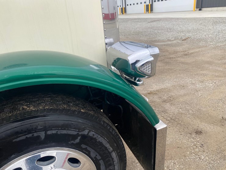2002-peterbilt-379-image-12