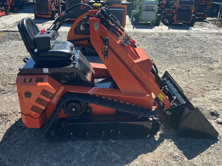 #1021-•-unused-landhero-mini-skid-steer-image-7