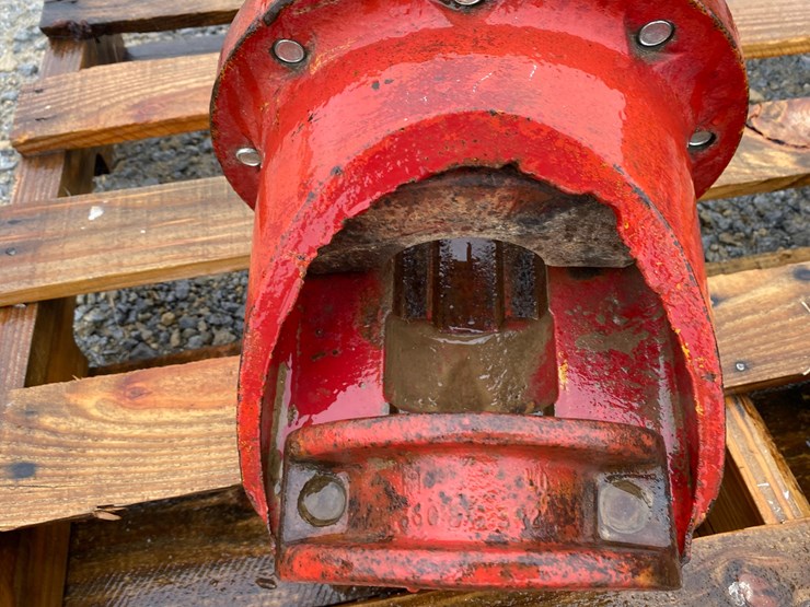 ih-9-bolt-hubs-image-4