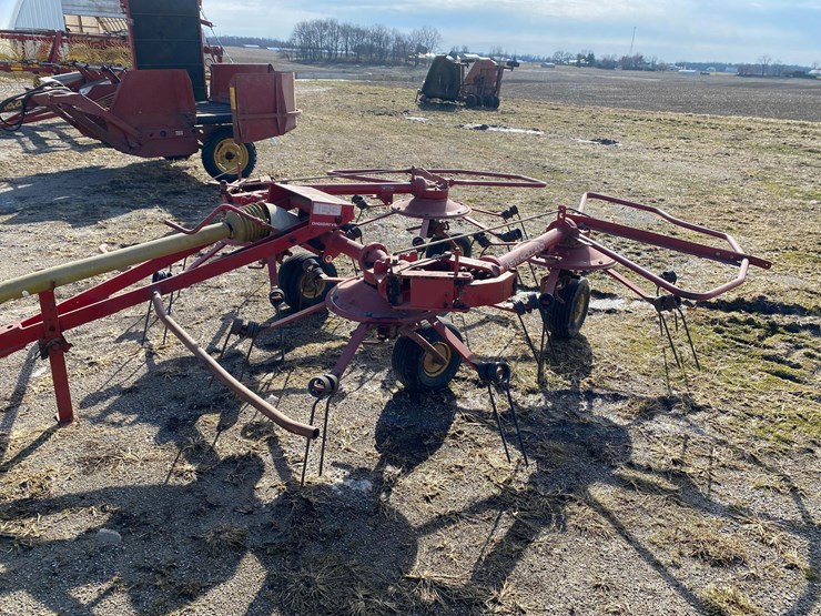 new-holland-163-image-3