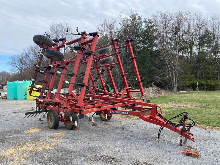 case-ih-4300-image-1