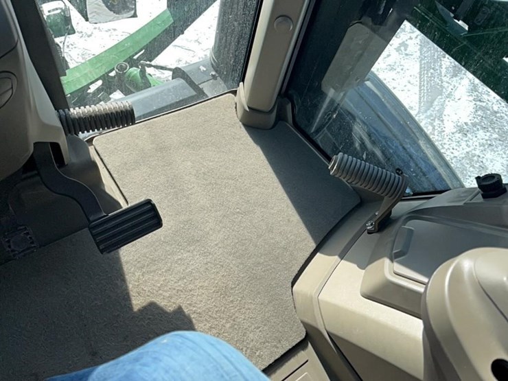 2023-john-deere-410r-image-21